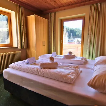 Alpensport Bed and Breakfast 3*